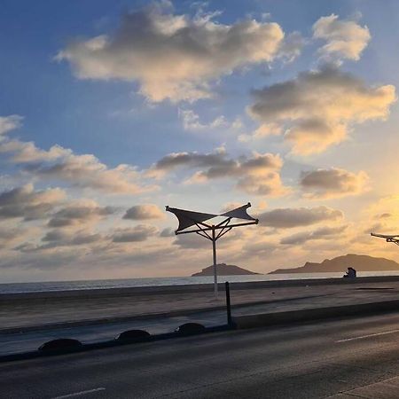 דירות מזטלן Departamento Cerca Del Malecon Y Zona Dorada מראה חיצוני תמונה
