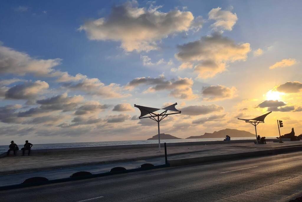 דירות מזטלן Departamento Cerca Del Malecon Y Zona Dorada מראה חיצוני תמונה