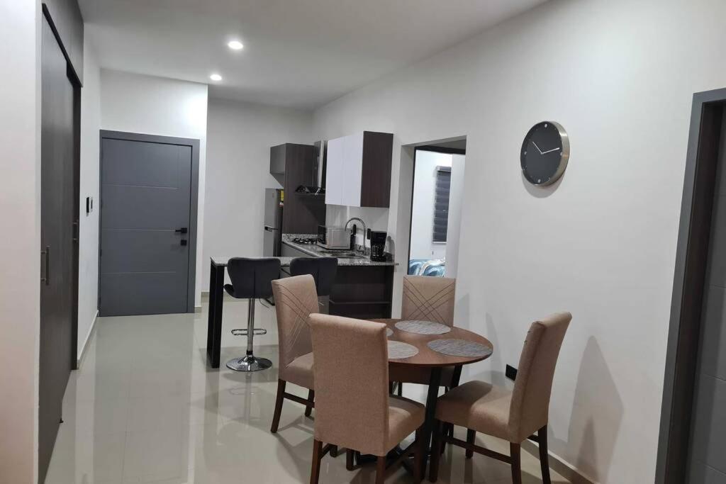 דירות מזטלן Departamento Cerca Del Malecon Y Zona Dorada מראה חיצוני תמונה